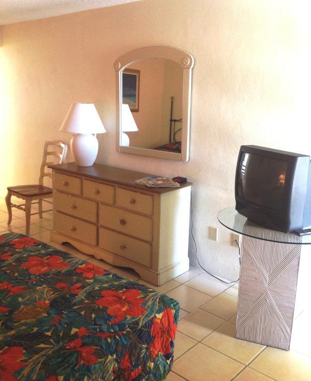 Turtle Cove Inn Room photo